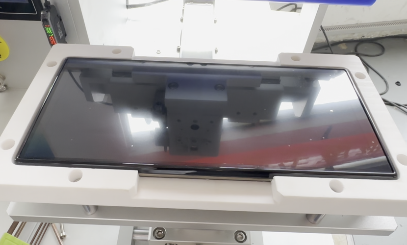 汽車中控導航貼膜機助力導航廠家高效升級