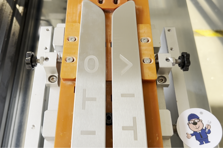 問(wèn)界車主專屬！華為智能座艙的最后一處顏值升級(jí)——迎賓踏板貼膜解決方案