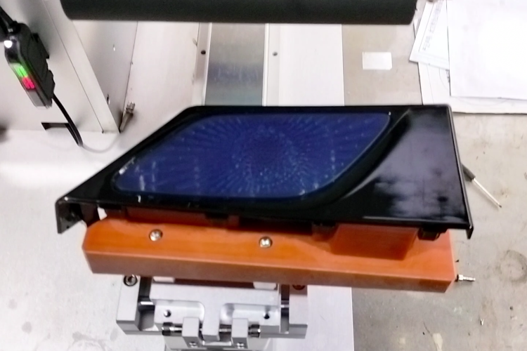 15年匠心打造！這款汽車?yán)荣N膜機(jī)，專治生產(chǎn)效率“拖延癥”