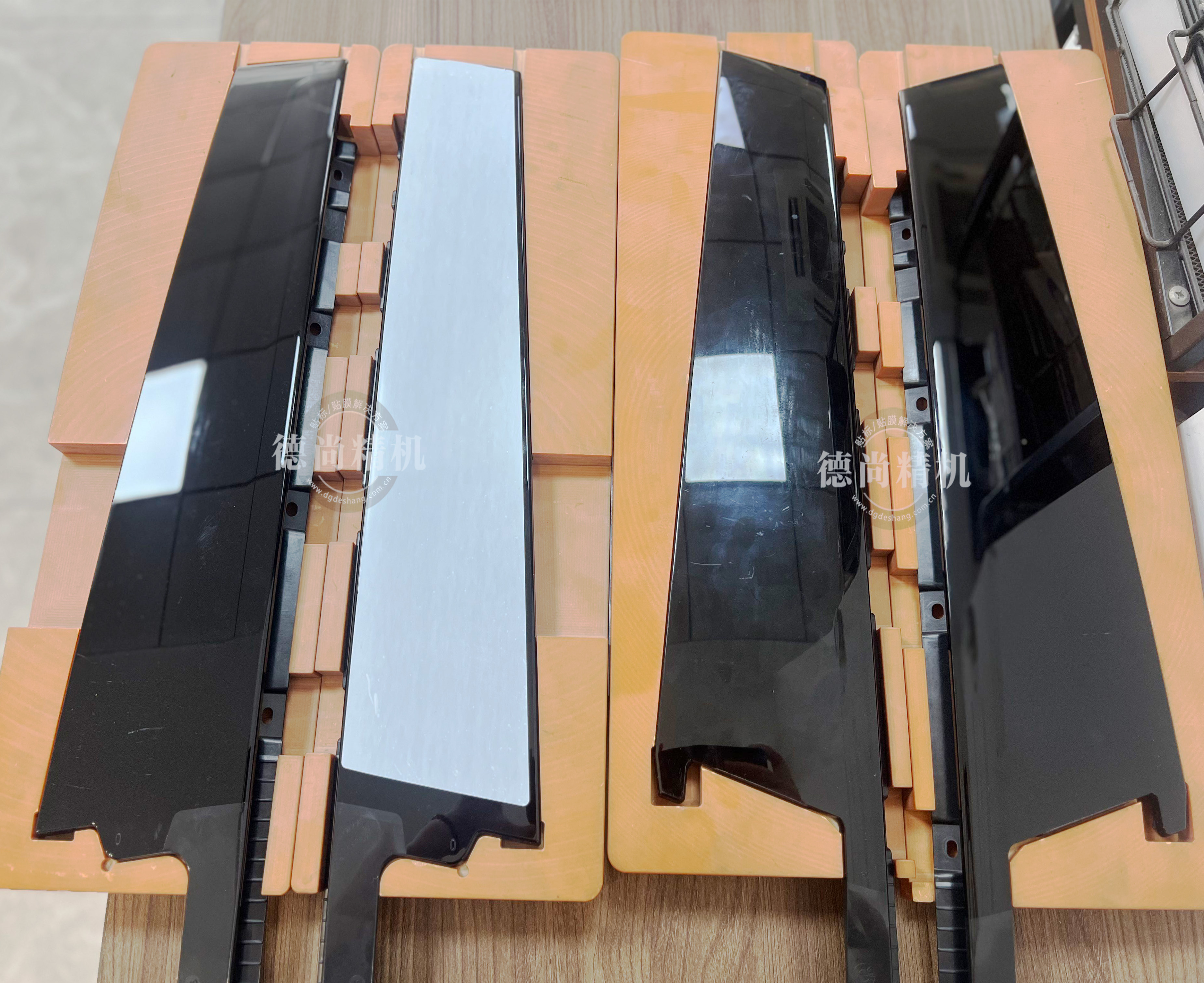 汽車外飾件四大工藝 德尚精機(jī)貼膜 VHB 貼膠貼泡棉卡扣安裝一體化解決方案